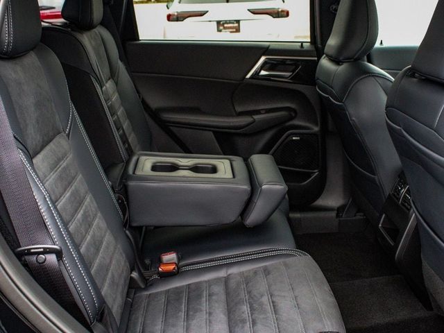 2026 Mitsubishi Outlander SE - 23077712 - 38