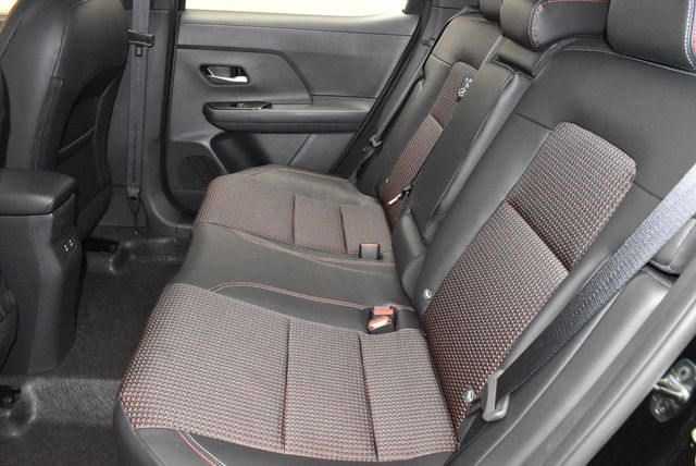 2026 Nissan Kicks SR AWD - 22933547 - 31