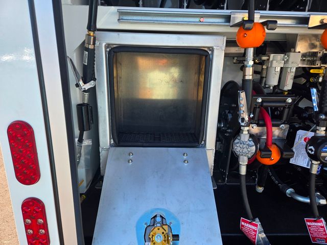 2026 Peterbilt 537 PM Lube Service Truck - 22900094 - 9