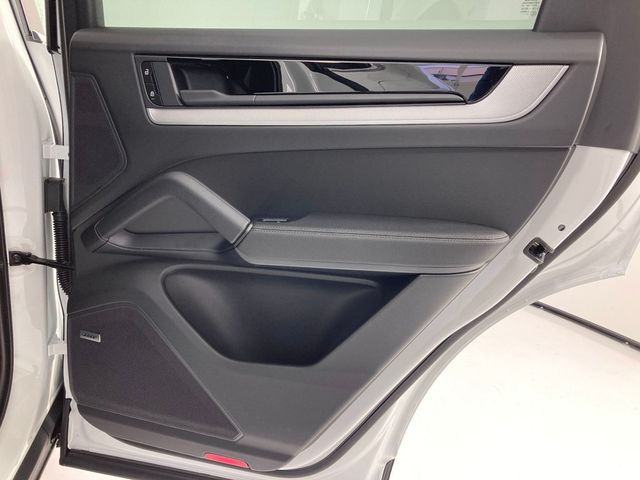 2026 Porsche Cayenne AWD - 22952638 - 16