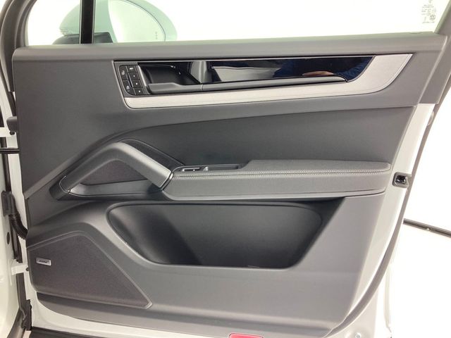 2026 Porsche Cayenne AWD - 22952638 - 18