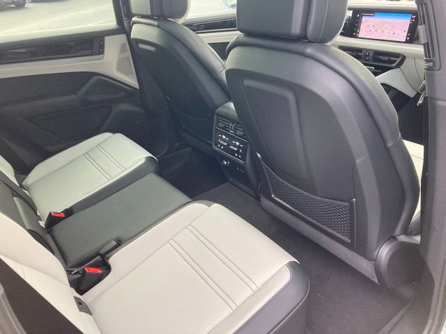 2026 Porsche Cayenne Coupe AWD - 22952651 - 17