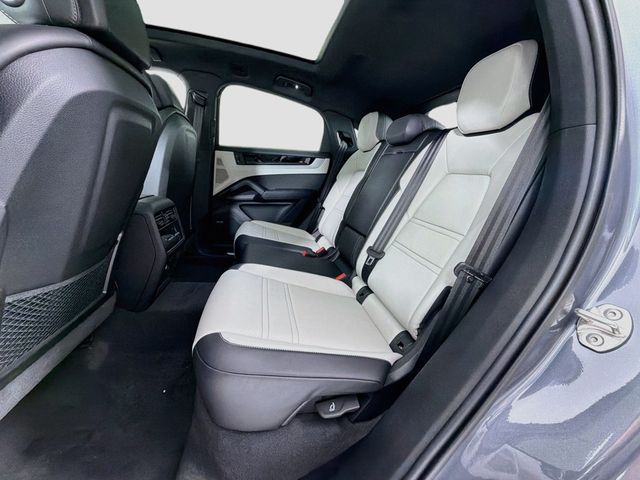 2026 Porsche Cayenne Coupe AWD - 23069421 - 22