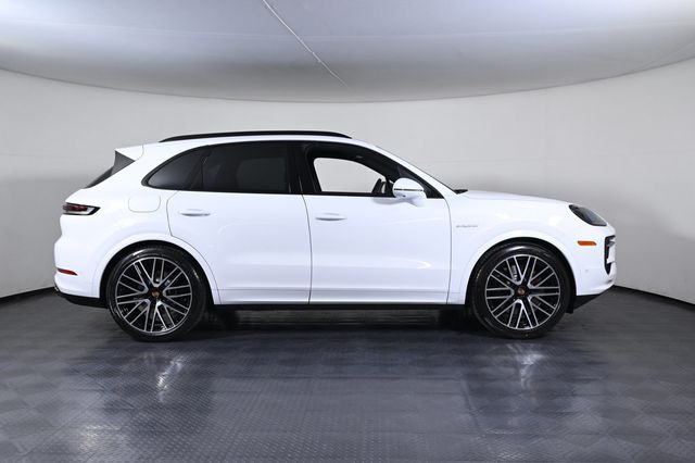 2026 Porsche Cayenne E-Hybrid AWD - 23000175 - 7