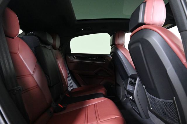 2026 Porsche Cayenne E-Hybrid Coupe AWD - 22944995 - 19