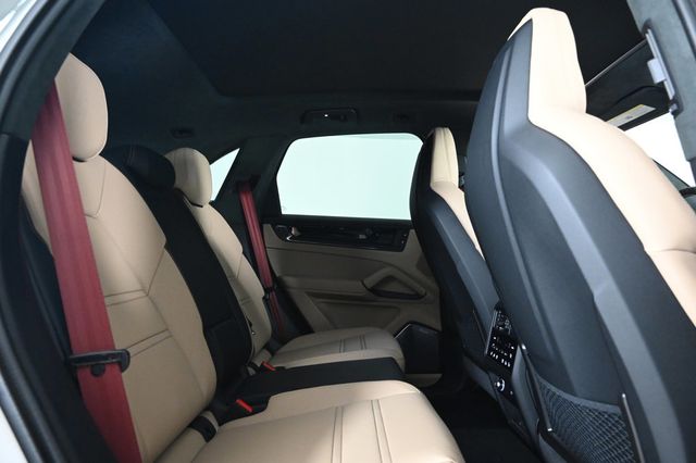 2026 Porsche Cayenne GTS AWD - 22955937 - 18