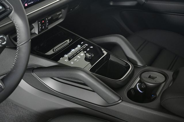 2026 Porsche Cayenne S Coupe AWD - 22954821 - 25