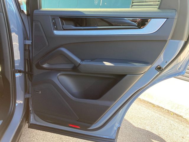 2026 Porsche Cayenne S Coupe AWD - 22932921 - 17