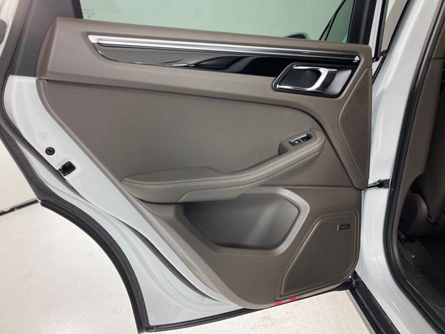 2026 Porsche Macan  - 22979693 - 11