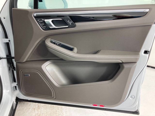 2026 Porsche Macan  - 22979693 - 17