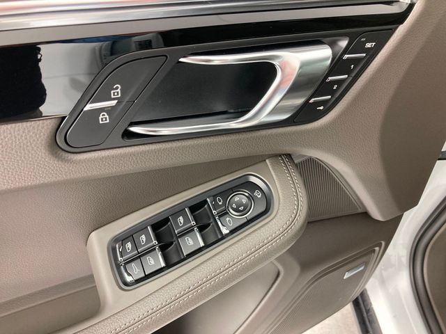 2026 Porsche Macan  - 22979693 - 33