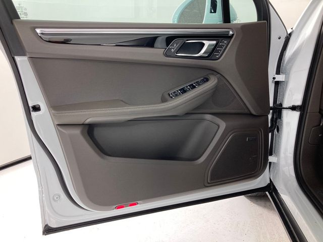 2026 Porsche Macan  - 22979693 - 5