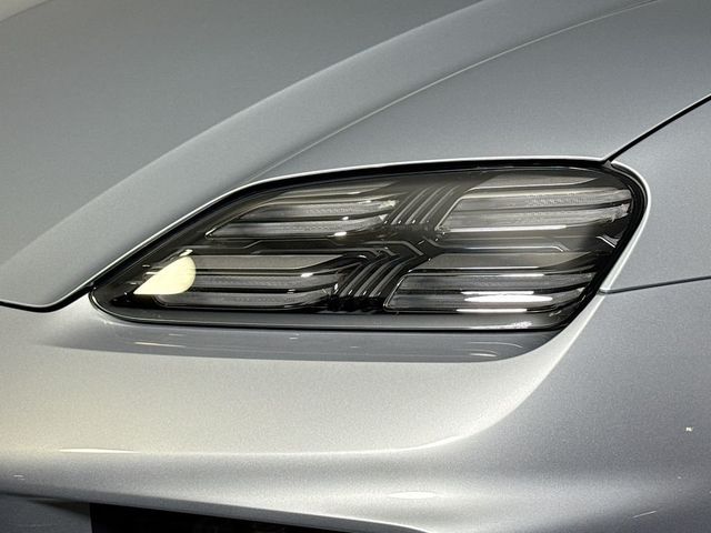 2026 Porsche Macan Electric RWD - 23050639 - 24