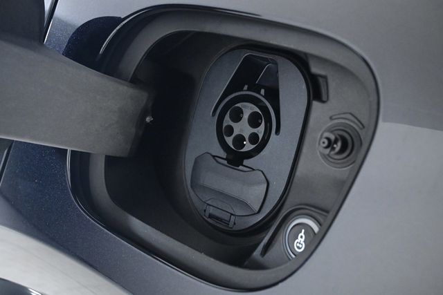 2026 Porsche Macan Electric Turbo AWD - 22990278 - 28