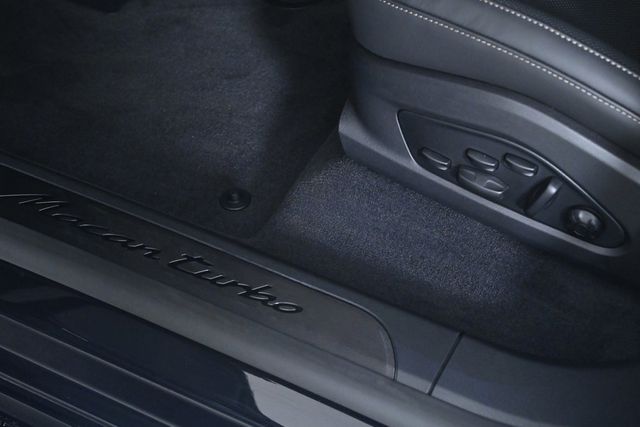 2026 Porsche Macan Electric Turbo AWD - 22990278 - 30