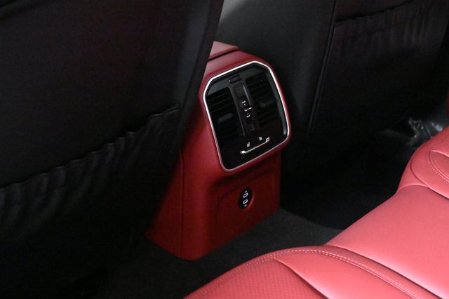 2026 Porsche Macan GTS AWD - 23002825 - 18