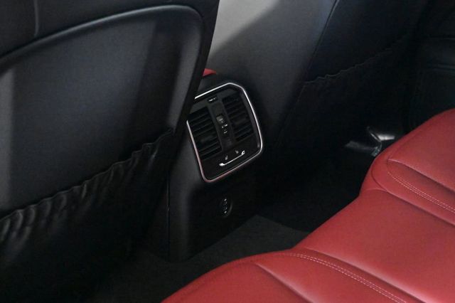 2026 Porsche Macan S AWD - 22983350 - 18