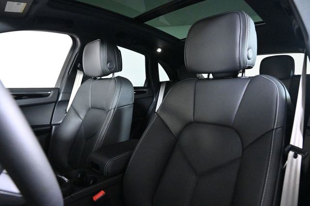 2026 Porsche Macan S AWD - 23024132 - 4