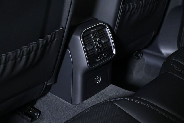 2026 Porsche Macan T AWD - 22944997 - 18