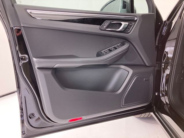 2026 Porsche Macan T AWD - 22952648 - 5