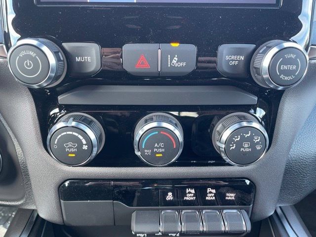 2026 Ram 1500 EXPRESS CREW CAB 4X4 5'7 BOX - 23077531 - 13