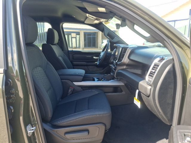 2026 Ram 1500 EXPRESS CREW CAB 4X4 5'7 BOX - 23077632 - 24