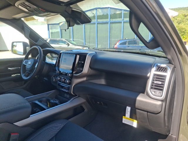 2026 Ram 1500 EXPRESS CREW CAB 4X4 5'7 BOX - 23077632 - 25
