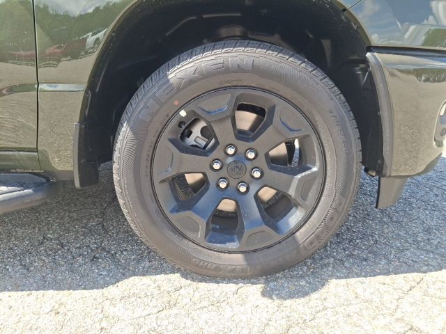 2026 Ram 1500 EXPRESS CREW CAB 4X4 5'7 BOX - 23077632 - 26