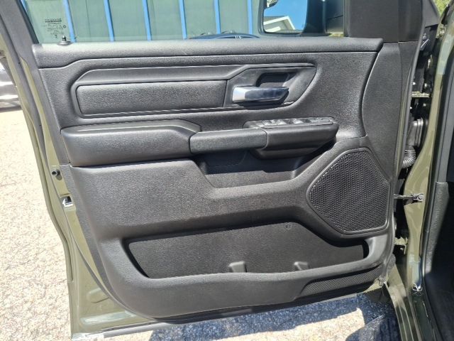 2026 Ram 1500 EXPRESS CREW CAB 4X4 5'7 BOX - 23077632 - 8