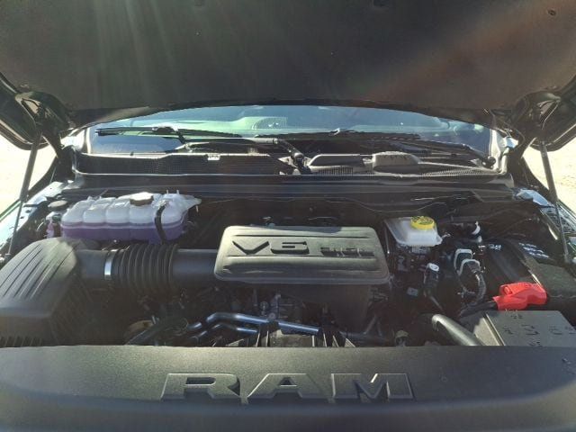 2026 Ram 1500 EXPRESS CREW CAB 4X4 5'7 BOX - 23077653 - 28