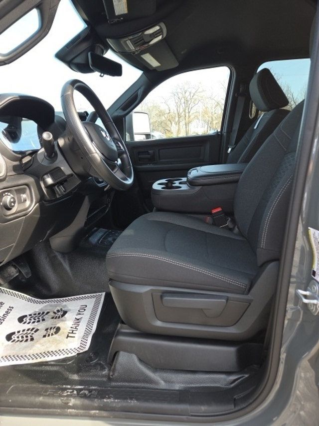 2026 Ram 3500 Chassis Cab Tradesman 4WD Crew Cab 60" CA 172.4" WB - 22964244 - 5