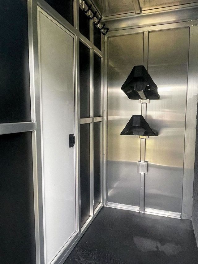 2026 Shadow 2 Horse KingMate Straight Load Gooseneck  - 22933789 - 10