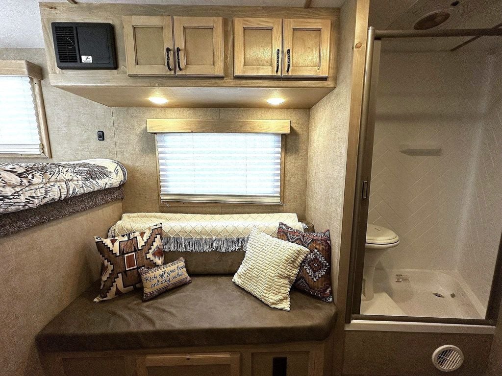 2026 Shadow 2 Horse Slant 5'6 Glamper  - 22880637 - 12
