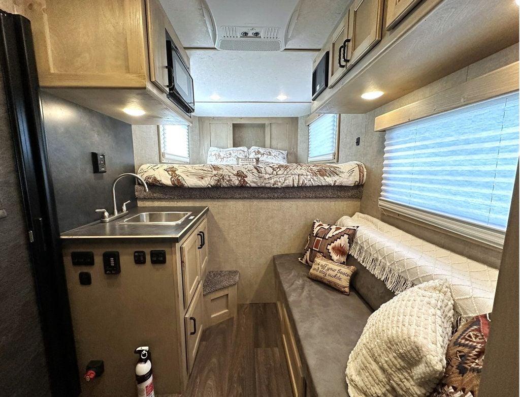 2026 Shadow 2 Horse Slant 5'6 Glamper  - 22880637 - 8