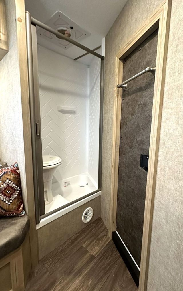 2026 Shadow 2 Horse Slant 5'6 Weekender Living Quarters  - 22880637 - 13