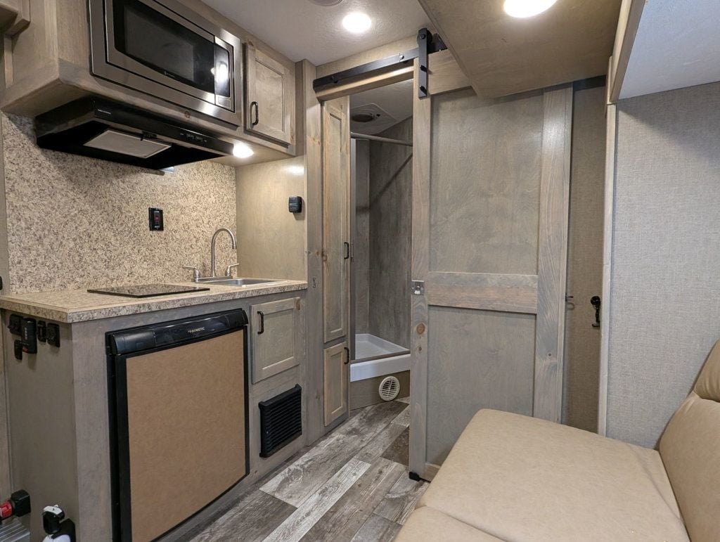 2026 Shadow 2 Horse Slant 9' Living Quarters w/ Slide  - 22938818 - 9