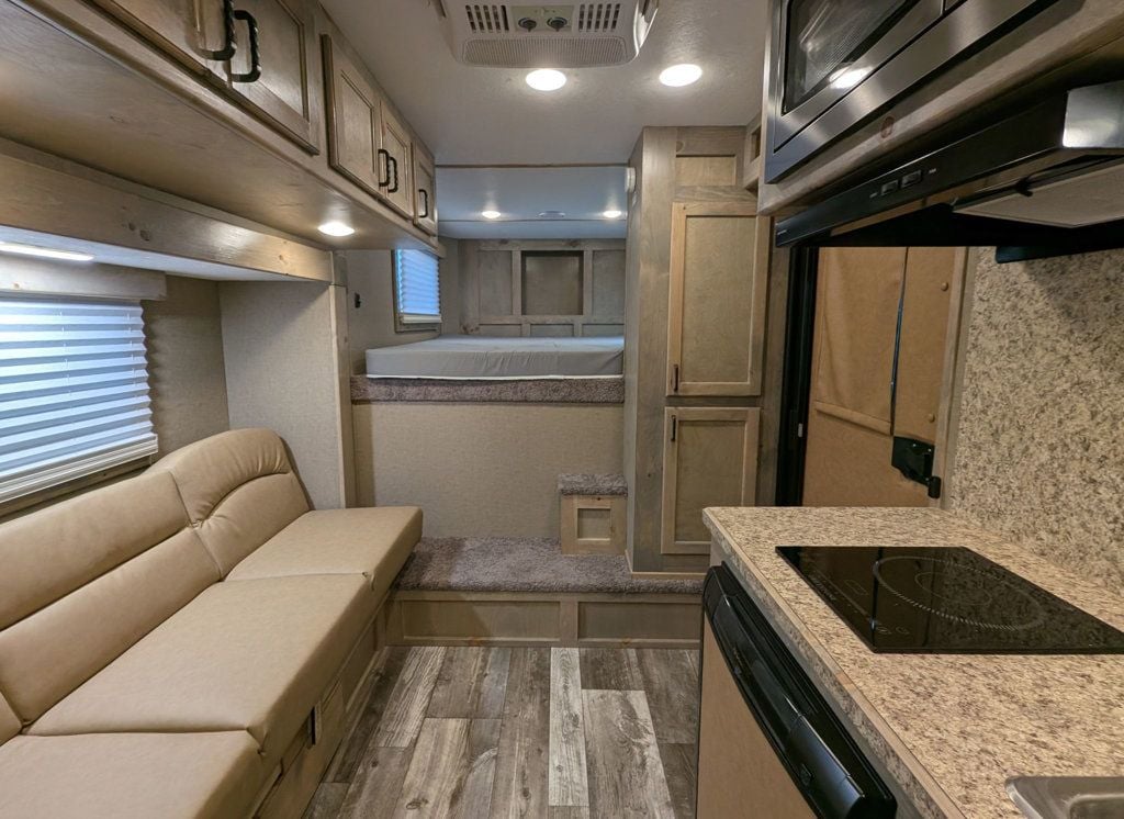 2026 Shadow 2 Horse Slant 9' Living Quarters w/ Slide  - 22938818 - 7