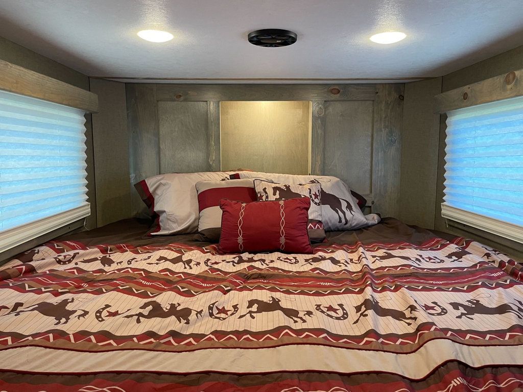 2026 Shadow 2 Horse Slant 9' Living Quarters with Slide  - 23006865 - 9