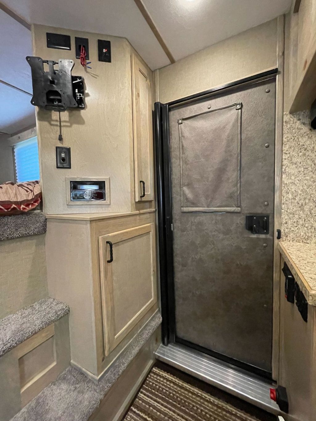 2026 Shadow 2 Horse Slant 9' Living Quarters with Slide  - 23006865 - 11