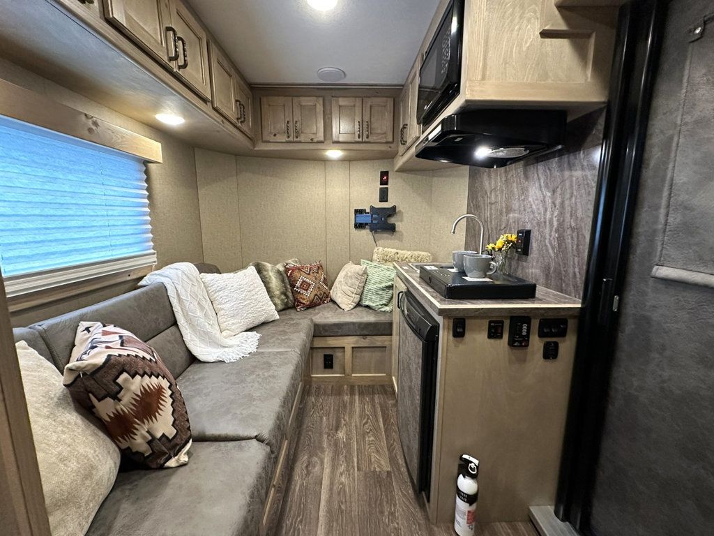 2026 Shadow 2 Horse Slant Bumper Pull Living Quarters  - 22977055 - 6