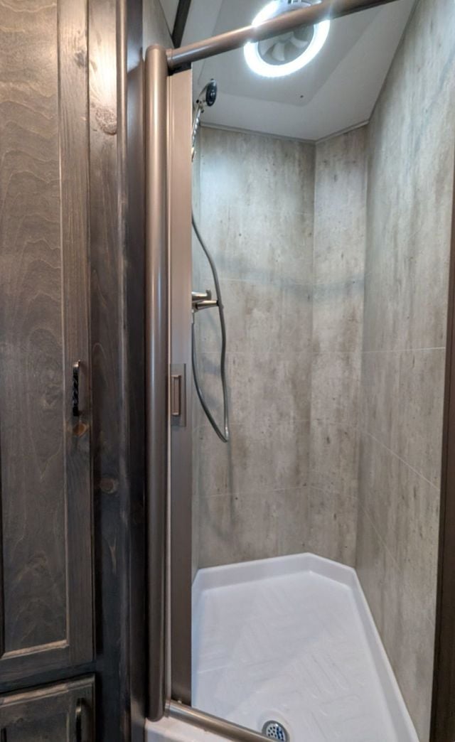 2026 Shadow 2 Horse Slant Bumper Pull Living Quarters w/ Slide  - 22983819 - 8