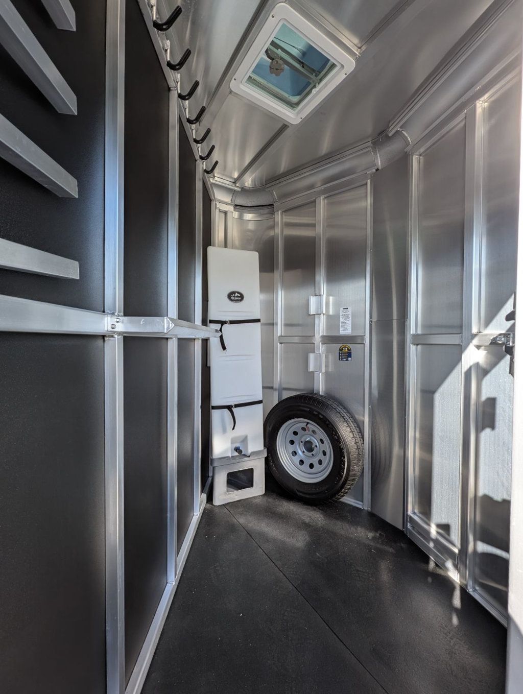 2026 Shadow 2 Horse Slant with Drop Feed Windows & Escape Door  - 22953847 - 2