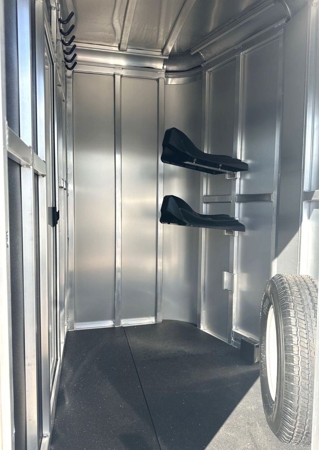 2026 Shadow 2 Horse Slant with Drop Feed Windows & Escape Door  - 22977069 - 2