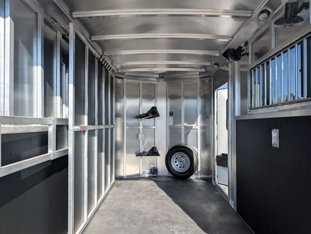 2026 Shadow 2 Horse Slant with Drop Feed Windows & Escape Door  - 22981555 - 6