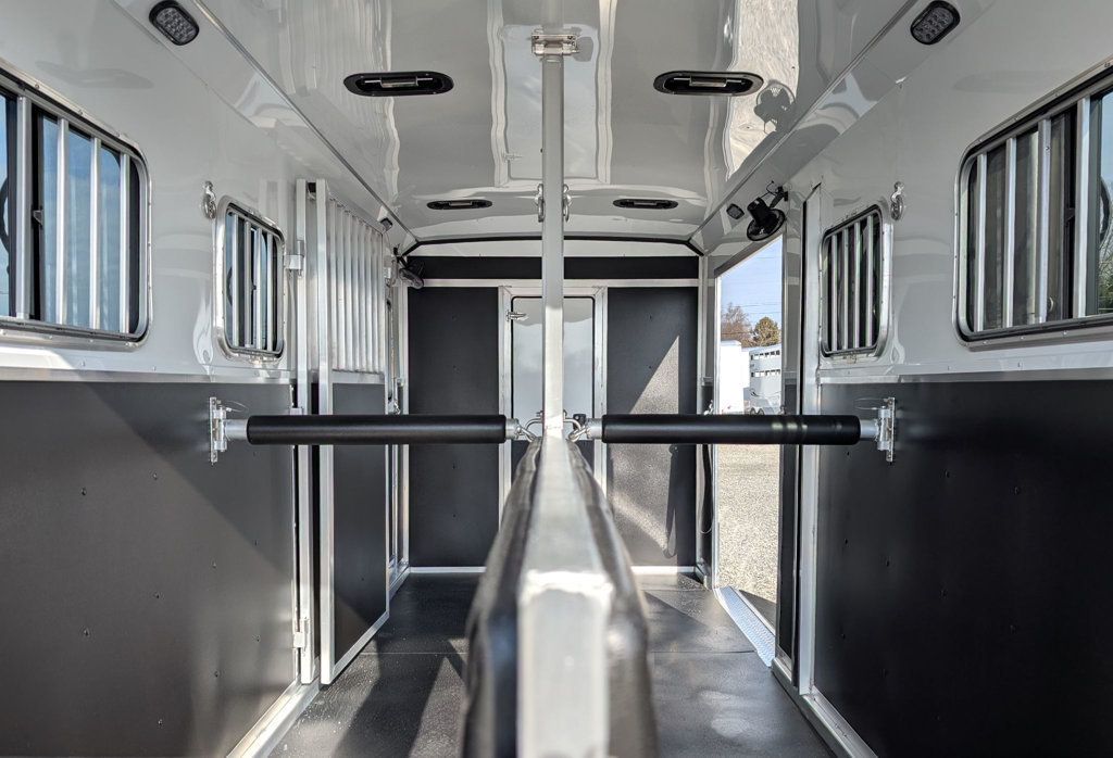 2026 Shadow 2+1 Straight Load w/ Box Stall and King Tack  - 22960335 - 10