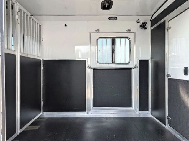 2026 Shadow 2+1 Straight Load w/ Box Stall and King Tack  - 22983980 - 2