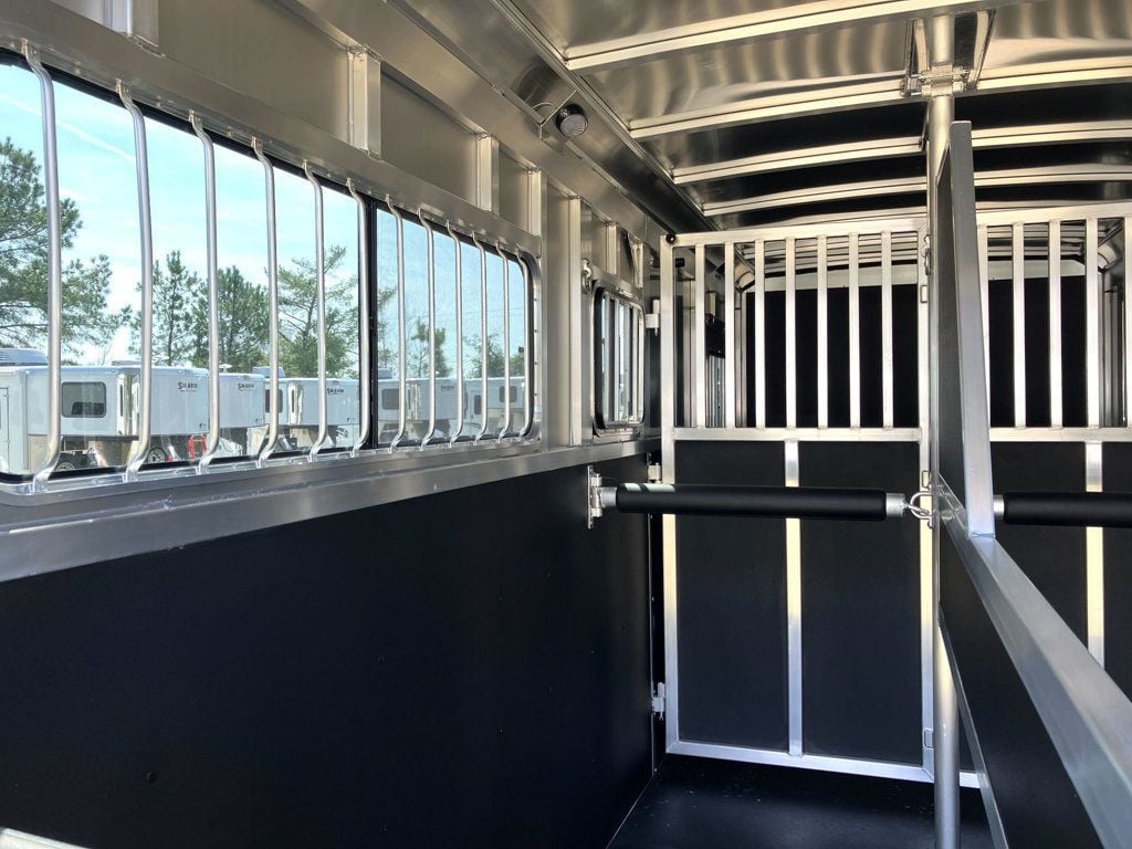 2026 Shadow 2+1 Straight Load with Box Stall  - 22902780 - 10