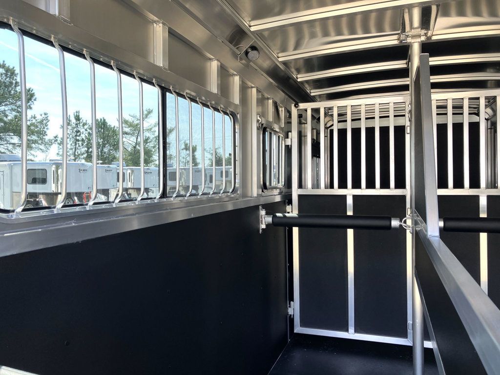 2026 Shadow 2+1 Straight Load with Box Stall  - 22953489 - 10