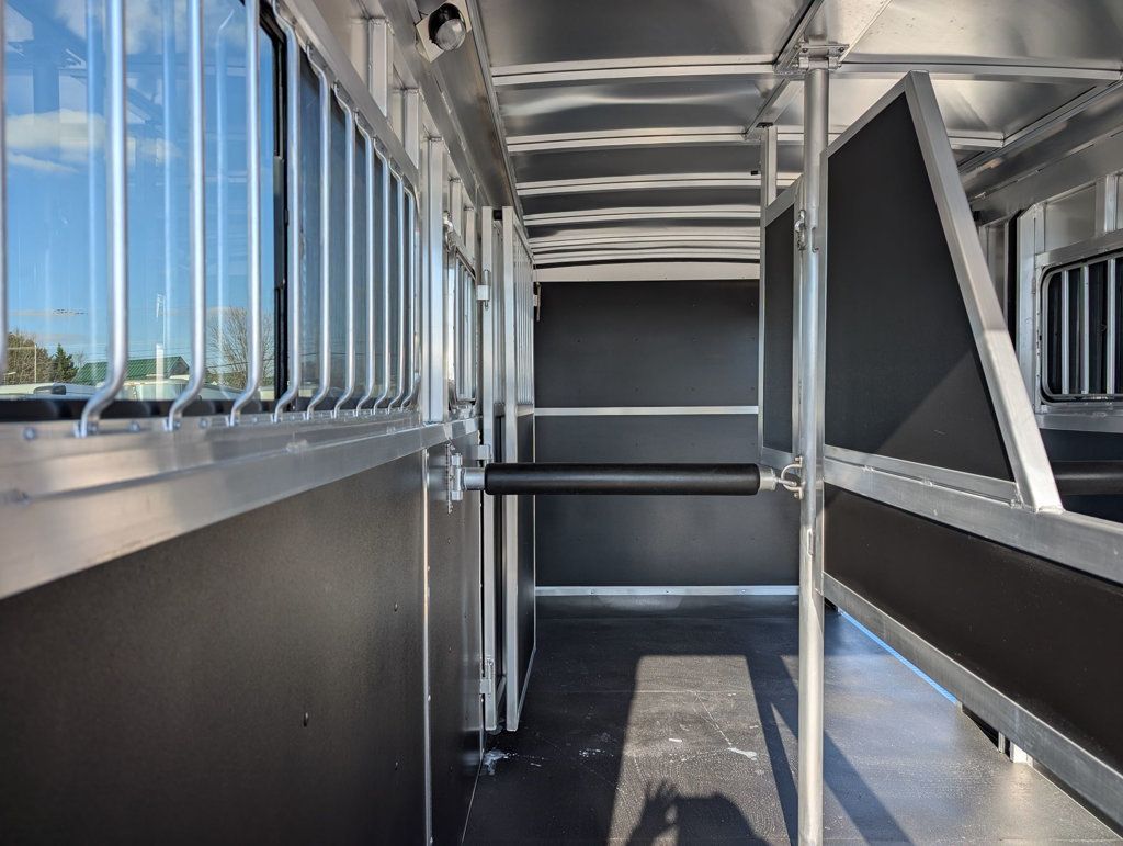 2026 Shadow 2+1 Straight Load with Box Stall  - 22953490 - 11