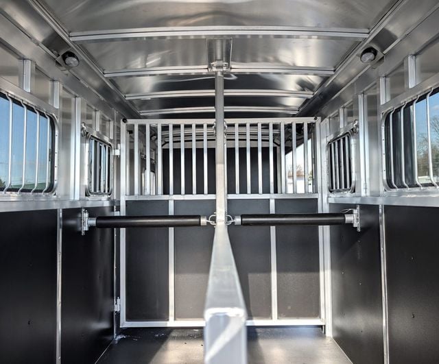 2026 Shadow 2+1 Straight Load with Box Stall  - 22953490 - 8